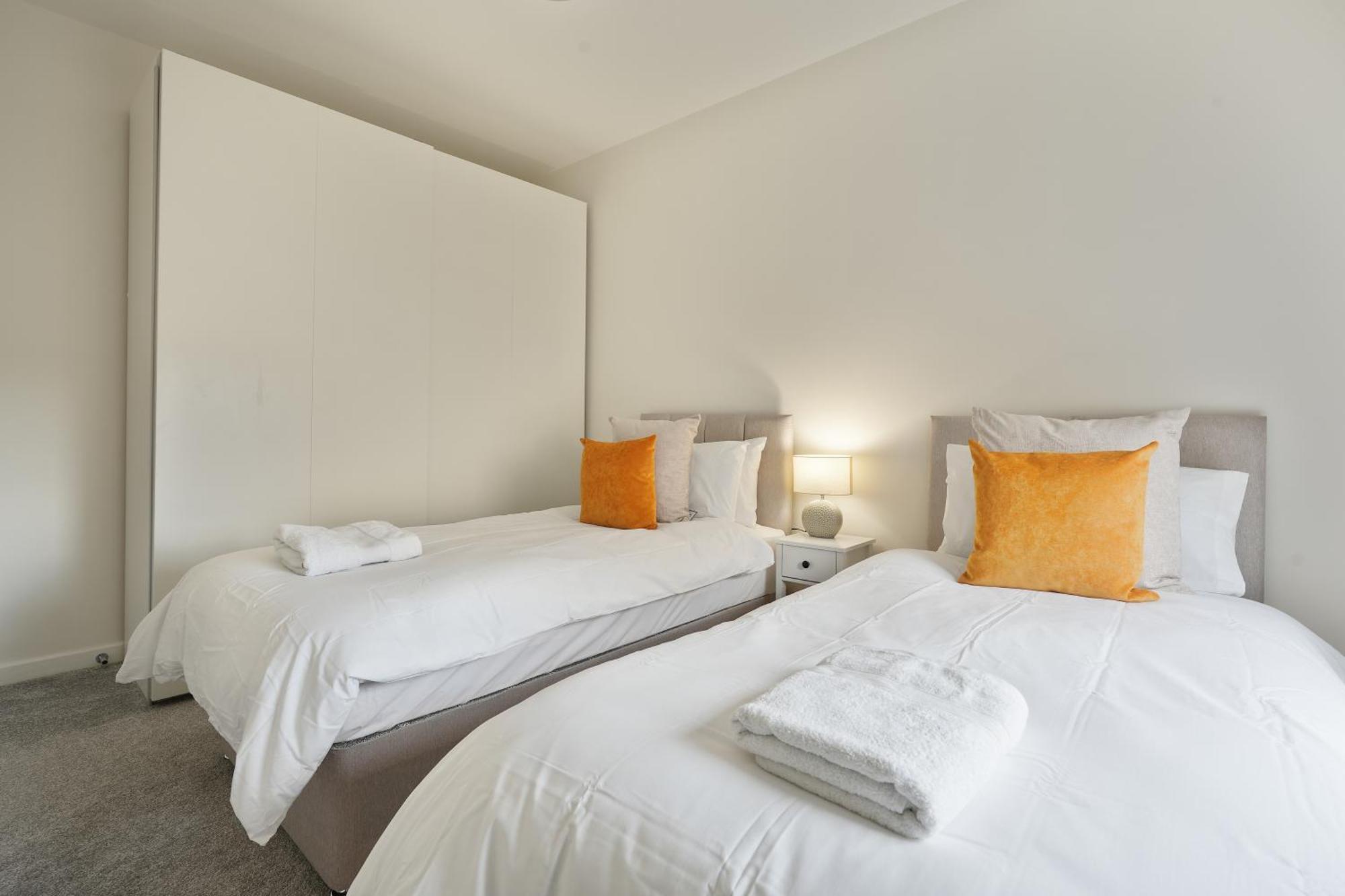 Mersey Way, Spacious 3 Bed Home, Close To Sheffield City Centre & Free Driveway Parking - Perfect For Workers, Groups & Families - Hosted By Stay Host Save Buitenkant foto